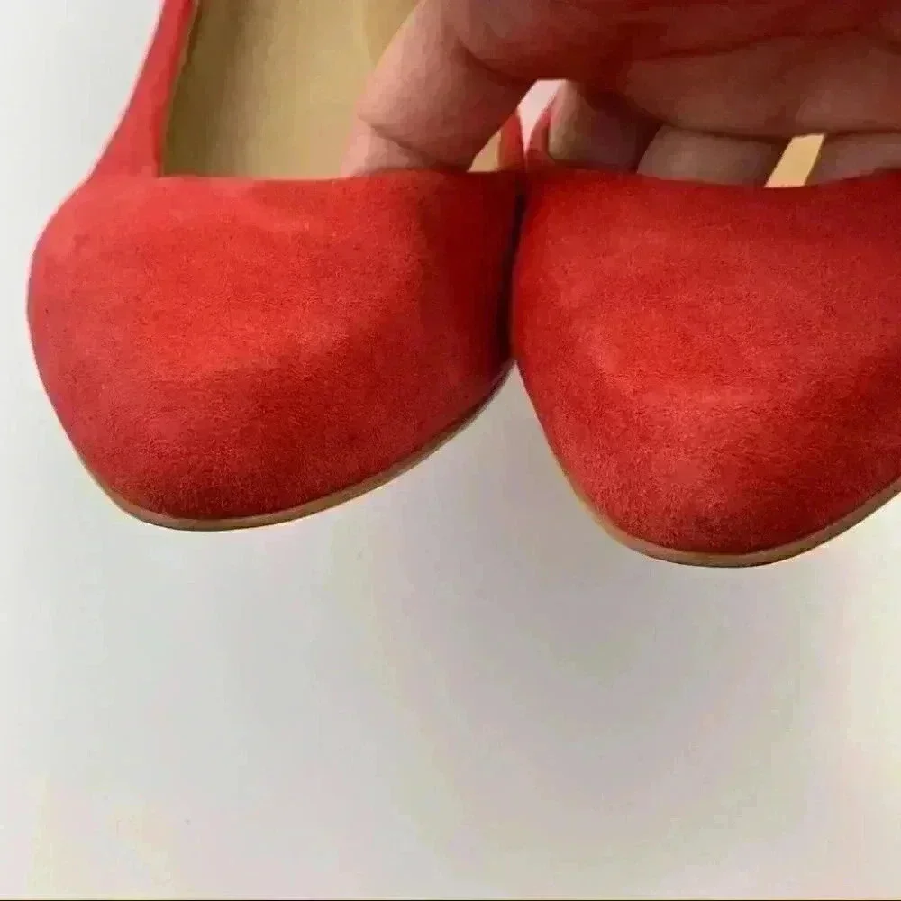 Ann Taylor heels size 9 coral suede almond toe